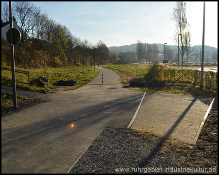 Gleisreste im Bahnhofsbereich Hemer, ehemaliger Fußgänger- Bahnübergang 