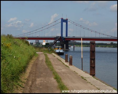 Auf der Mercatorinsel am Weg entlang des Hafenmunds