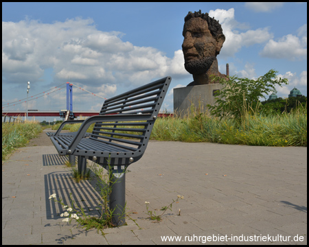 Besonderes Merkmal der Insel ist diese Großskulptur