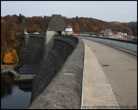 Fußweg über die Möhnetalsperre