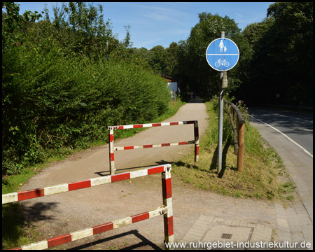 Am offiziellen Ausgangspunkt (Schild andere Straßenseite)