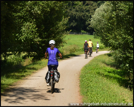 Auf dem Bahntrassenradweg Richtung Bossel