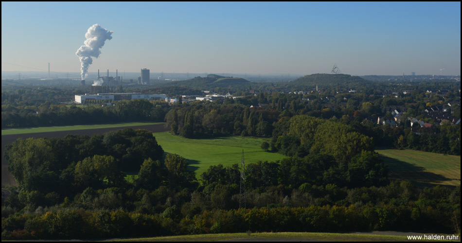 Blick nach Bottrop zur Kokerei Prosper, der Halde Prosperstraße und der Halde Beckstraße mit dem Tetraeder