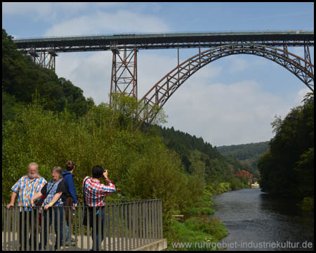 Aussichtsplattform über der Wupper und Haus Müngsten