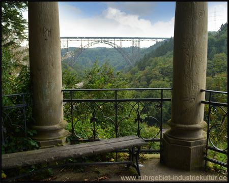 Ausblicke vom Diederichstempel auf die Nordseite der Brücke