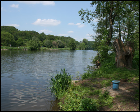 Die Ruhr an der Ruine Hardenstein