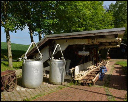 Historische Geräte und Maschinen im Freigelände