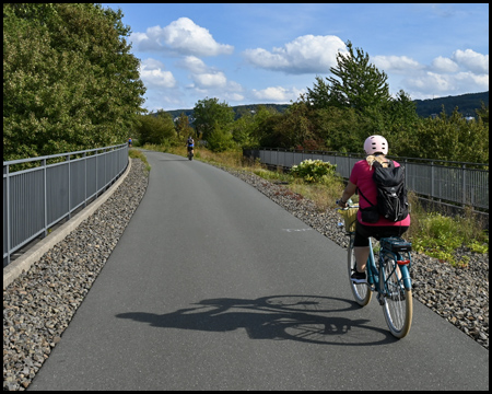 Radweg auf alter Bahntrasse