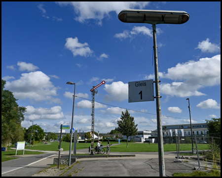 Formsignal und alte Bahnsteiglampe