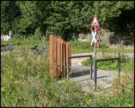 Bahnübergang an einer Draisinenstrecke