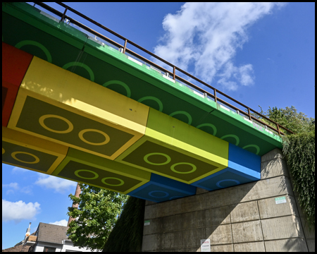 Lego-Brücke von unten