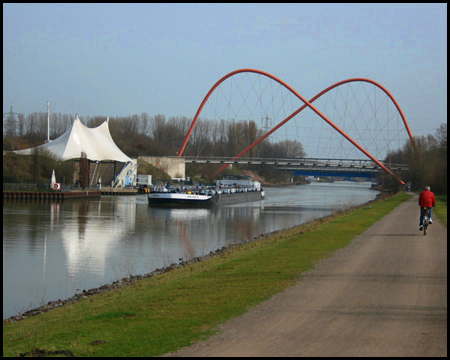 Doppelbogenbrücke und Amphitheater