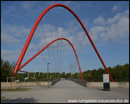 Wahrzeichen: Doppelbogenbrücke über den Rhein-Herne-Kanal