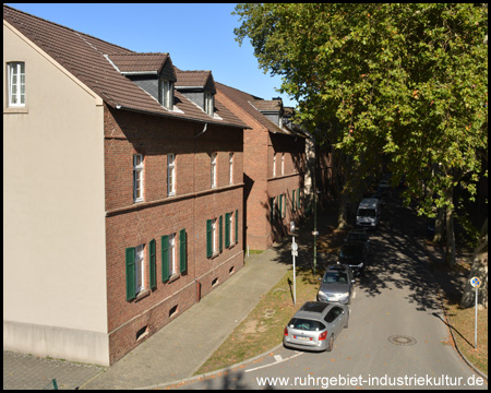 Blick vom Schlangensteg auf die Siedlung Blumenstraße