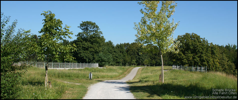 Rad- und Wanderweg im ehemaligen Kanaltrog über der Schiefen Brücke