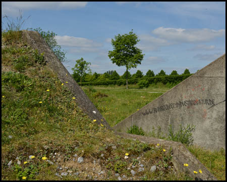 Betonformen und Erddämme sollen an die alte Zeche und Kokerei an Ort und Stelle des Gartens erinnern