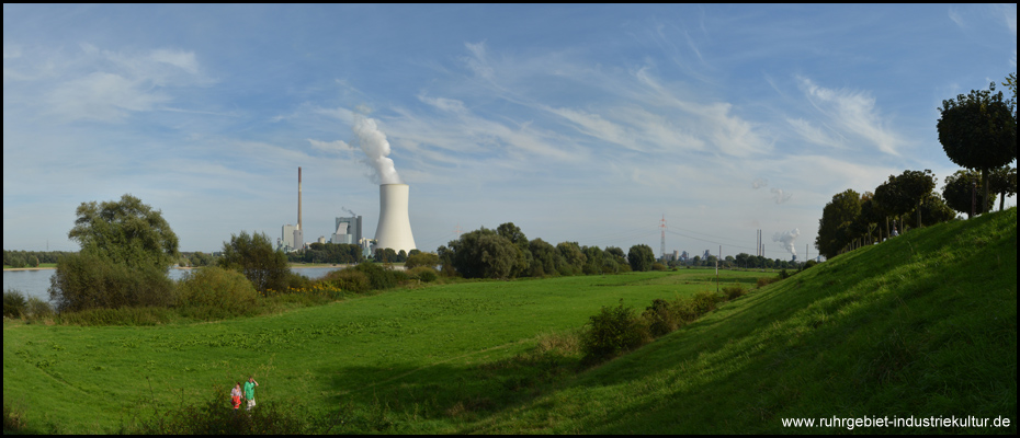 Kraftwerk und Auen vor dem Schutzdeich von Orsoy