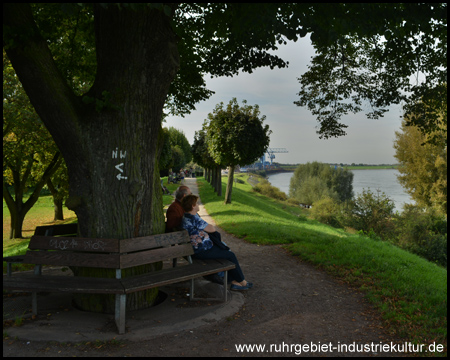 Promenade mit Sitzgelegenheit