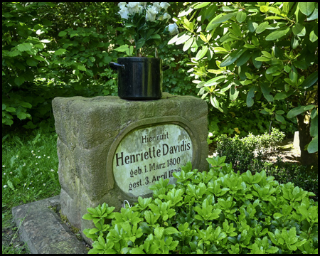 Grab von Henriette Davidis in Dortmund