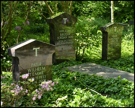Gräber von Franziskanerbrüdern