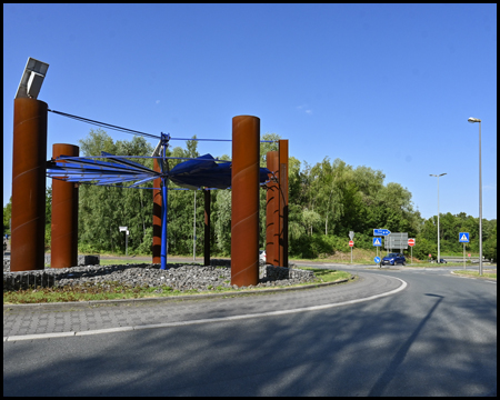 Kunstobjekt in einem Kreisverkehr