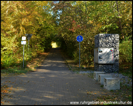 Informationspunkt zum Parkway EmscherRuhr kurz vor den Harpener Teichen am Wegesrand 