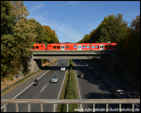 Parkway-Brücke über die A43 – parallel zur Eisenbahn