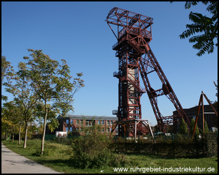 Förderturm über Schacht X der Zeche Zollverein