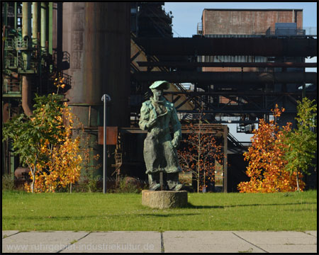 Der "Hüttenmann" vor dem Hochofenwerk am Phoenix-Platz