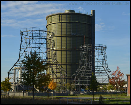 Großer Hoesch-Gasometer und Kühlturm-Gerüste