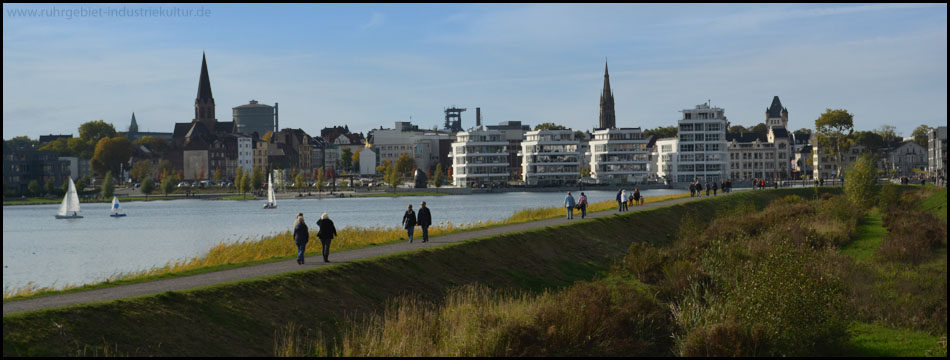 Blick auf die neue Skyline von Hörde hinter dem Phoenixsee – vom Gasometer über Phoenix-West bis zum FAPS an der Hörder Burg