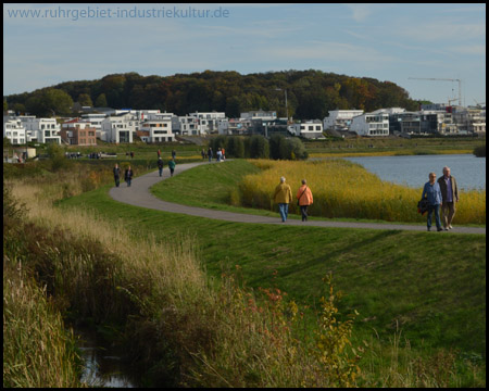 Deichweg zwischen See und der idyllisch plätschernden Emscher