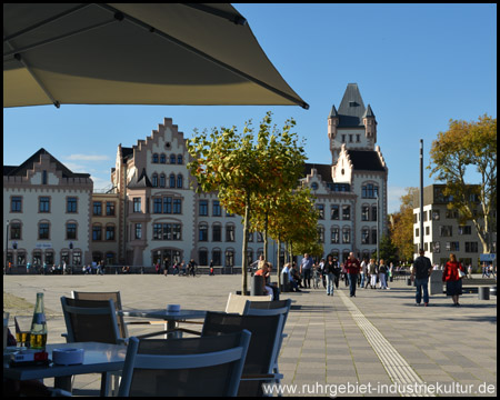 Flaniermeile mit Hörder Burg