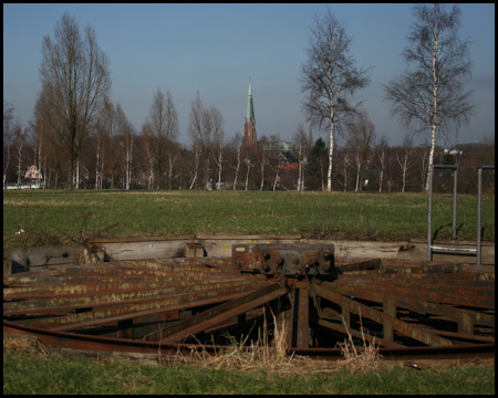 Liegende Seilscheibe als Landmarke im Prosper-Park Bottrop