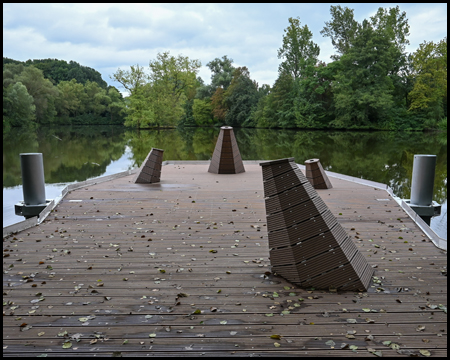 Ein Steg auf einem See