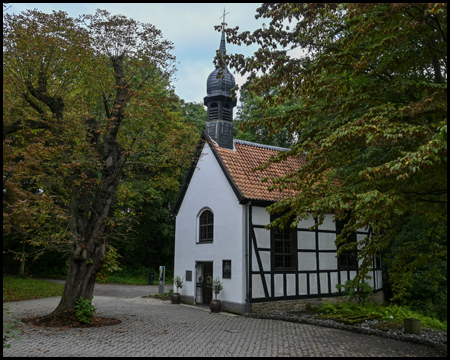 Kapelle Wischlingen im Herbst