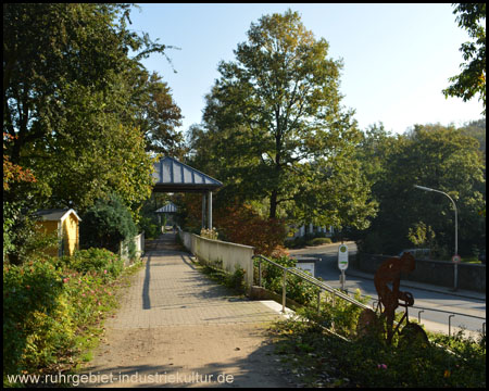 Überdachte Brücken auf dem Radweg (Blick zurück)