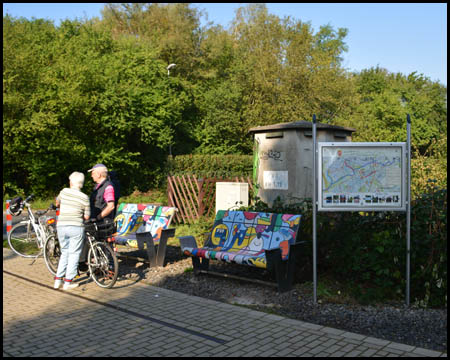 Ende des Radwegs Rheinischer Esel am Bahnübergang