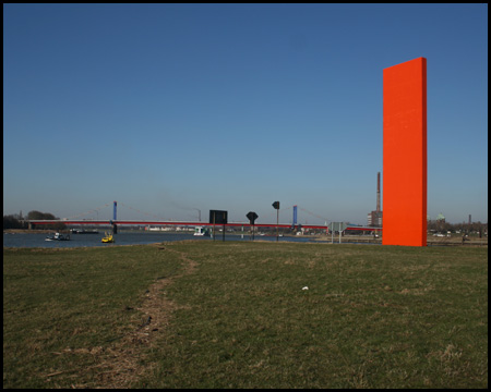 Stele am Zusammenfluss von Ruhr und Rhein