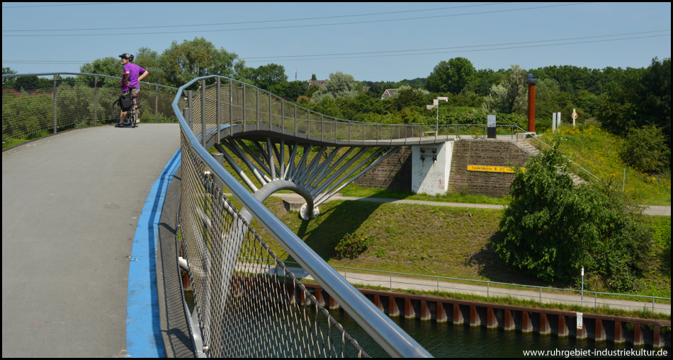 Ripshorstbrücke (Ripshorststeg) über den Rhein-Herne-Kanal Richtung Burg Vondern