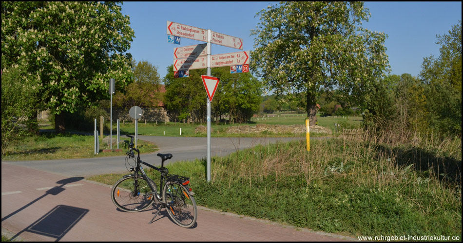 Abzweig zur Viktoria-Schleife am Haus Ostendorf