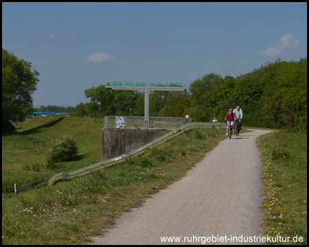 Der grüne Schriftzug markiert den Lippepolderpark