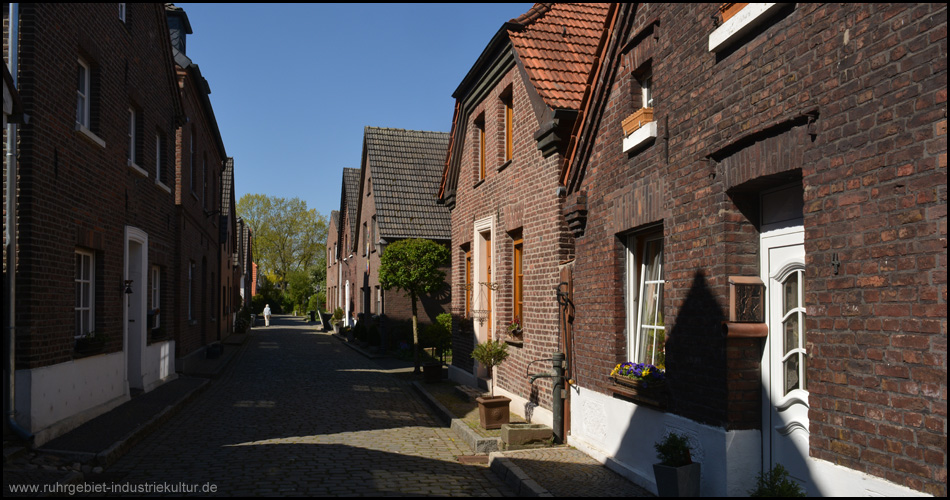 Idyllischer Ortskern vom Dorf Krudenburg in Hünxe. Altes Treidelschifferdorf an der Lippe