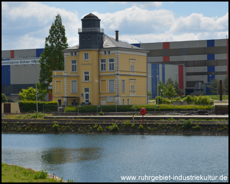 Das gelbe Haus ist das Hafenamt