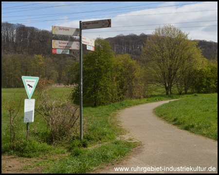 Auf dem Lenne-Radweg am Naturschutzgebiet bei Kabel