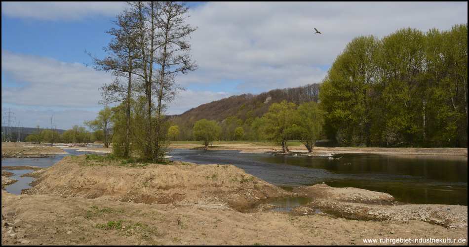 An dieser Stelle wird dem zuvor befestigten Fluss viel Platz gegeben