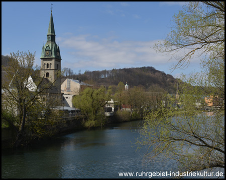 Blick auf Kirchen am Lenneufer in Hohenlimburg