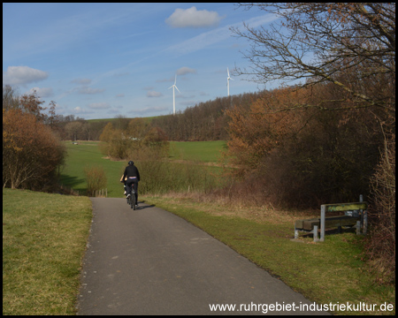 Auf dem Radweg durchs Baarbachtal (Blick zurück)