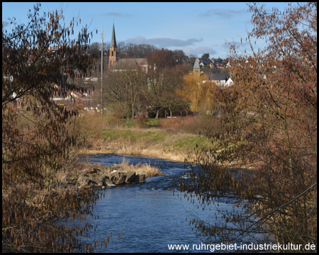 Blick Richtung Hönnemündung und Kirchen in Fröndenberg