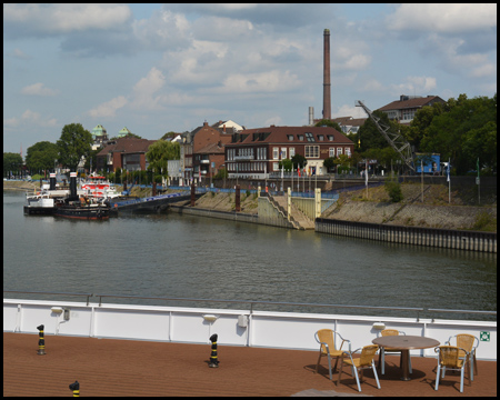 Ruhrort von der Mercatorinsel gesehen